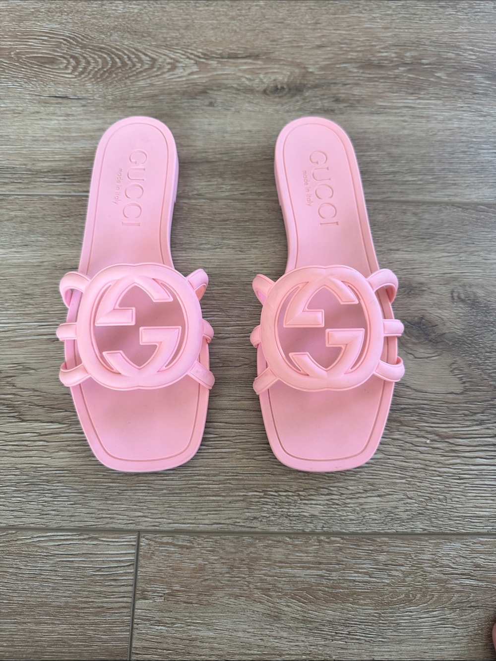Gucci Pastel Pink Interlocking G Slide rubber Sandal
EU size 38